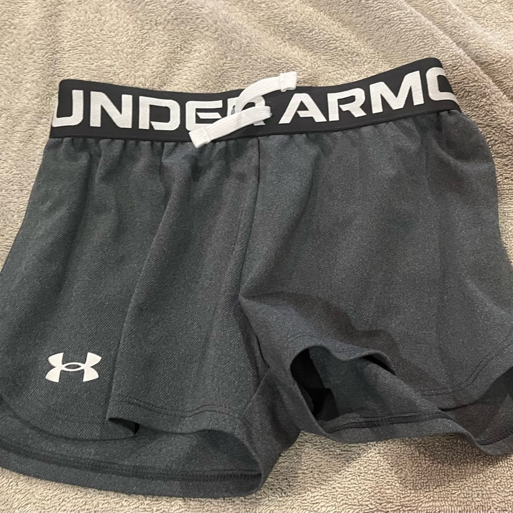 Underarmour youth small girls sports shorts